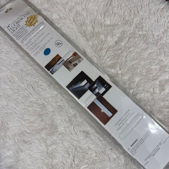 QualStar 24 inch Under-Cabinet Flourescent Light - Picture 3 of 13